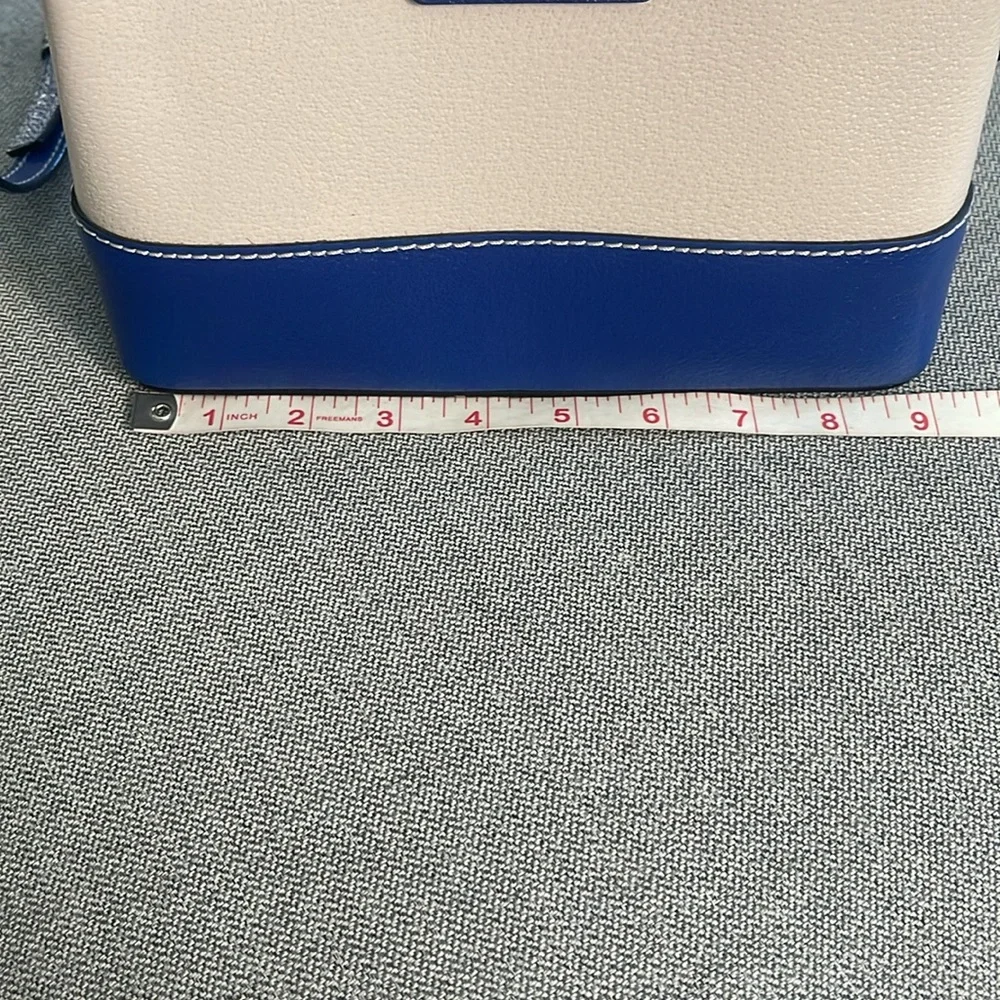 Small Kate Spade ♠️ Crossbody - Picture 6 of 9